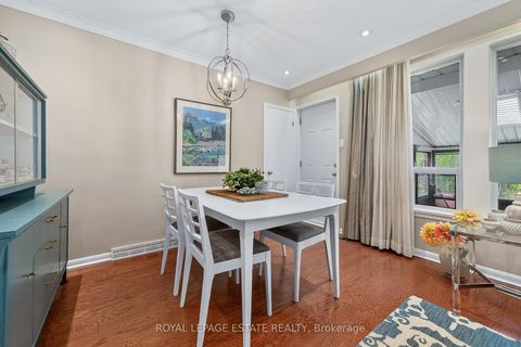 Photo 13 at 8 Wallbridge Court, Willowdale West, Toronto