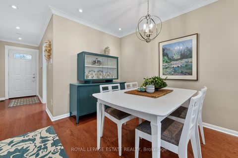 Photo 14 at 8 Wallbridge Court, Willowdale West, Toronto