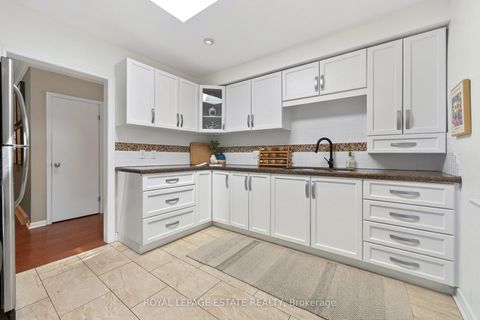 Photo 18 at 8 Wallbridge Court, Willowdale West, Toronto