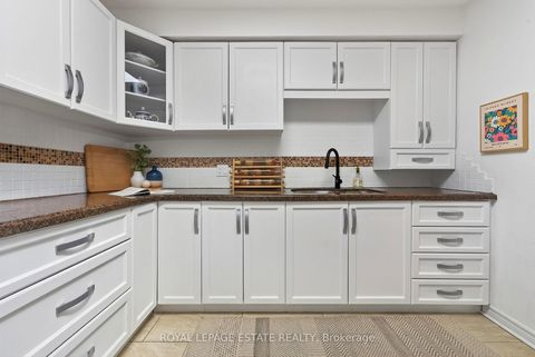 Photo 19 at 8 Wallbridge Court, Willowdale West, Toronto