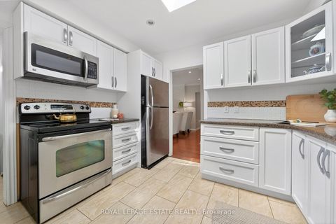 Photo 20 at 8 Wallbridge Court, Willowdale West, Toronto