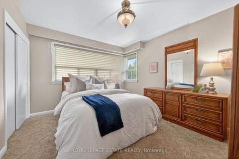Photo 21 at 8 Wallbridge Court, Willowdale West, Toronto