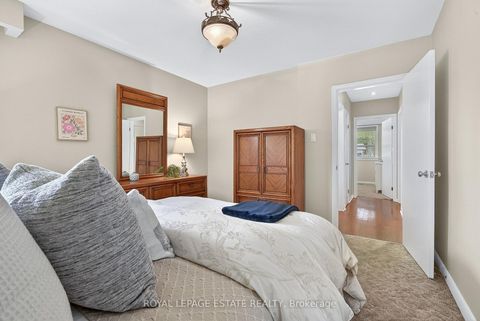 Photo 22 at 8 Wallbridge Court, Willowdale West, Toronto