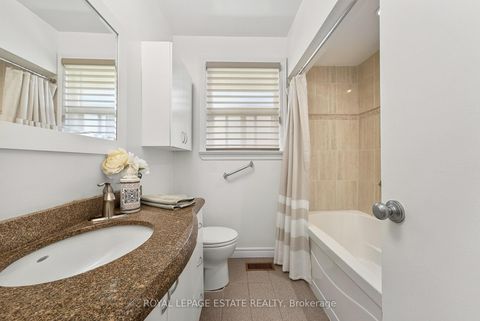 Photo 24 at 8 Wallbridge Court, Willowdale West, Toronto