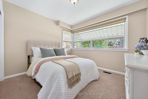 Photo 25 at 8 Wallbridge Court, Willowdale West, Toronto