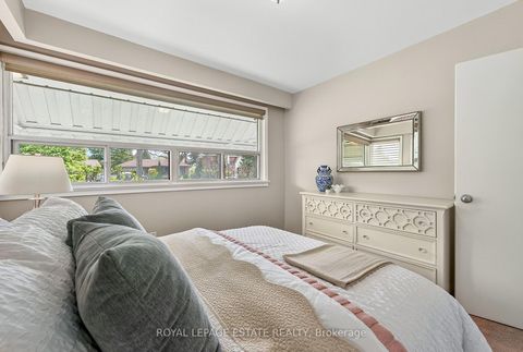 Photo 27 at 8 Wallbridge Court, Willowdale West, Toronto