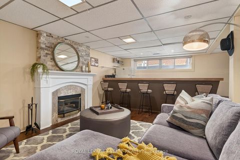 Photo 34 at 8 Wallbridge Court, Willowdale West, Toronto