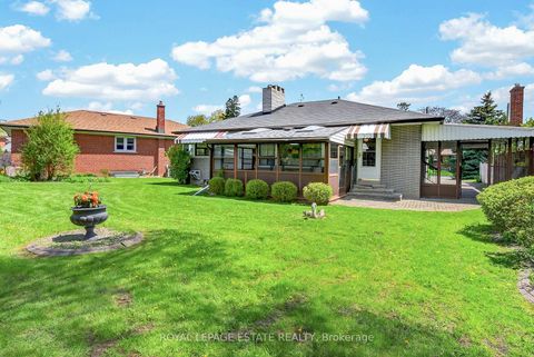 Photo 42 at 8 Wallbridge Court, Willowdale West, Toronto