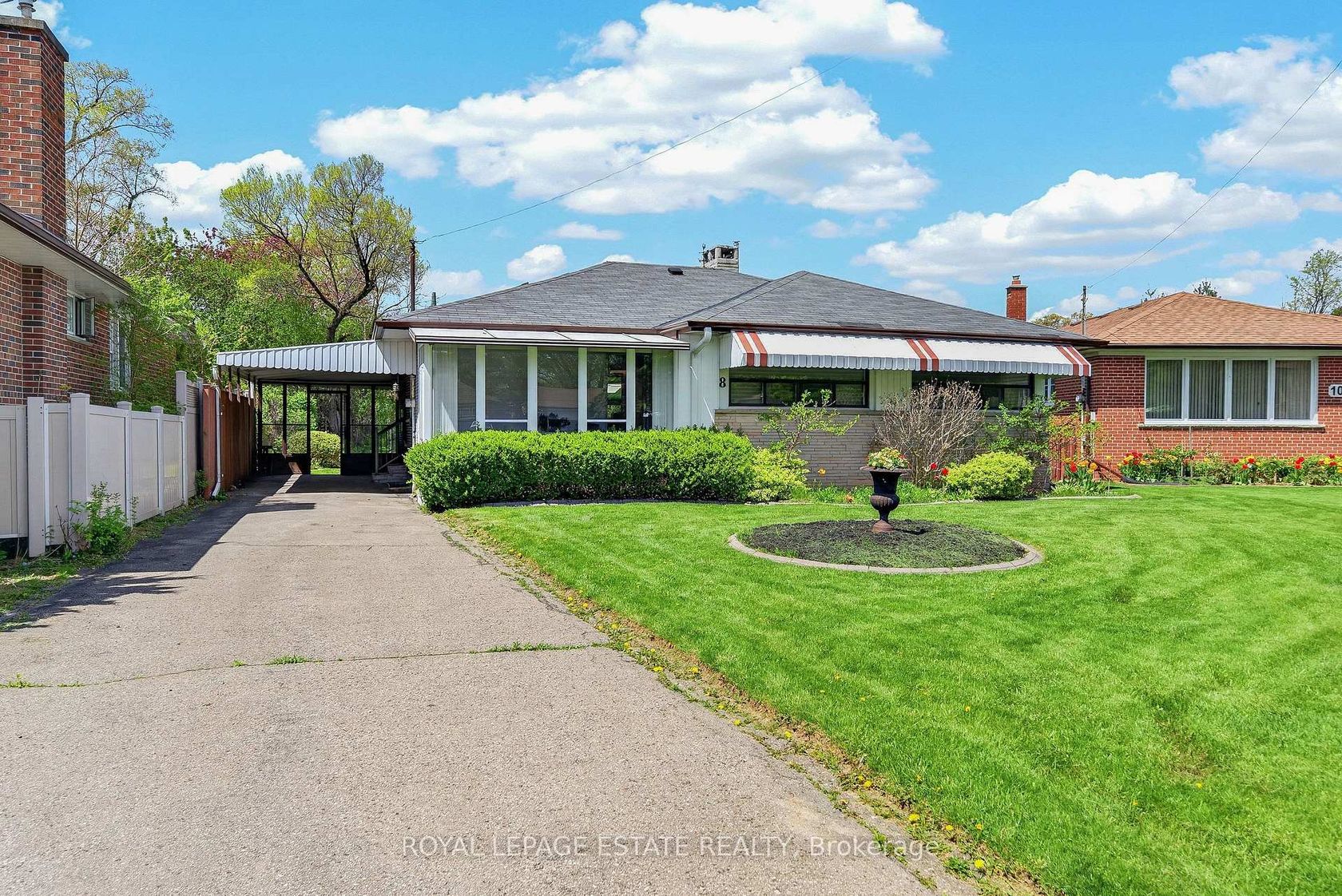 8 Wallbridge Court, Willowdale West, Toronto photo 2