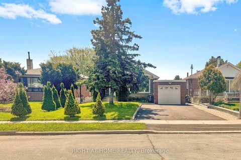 Photo 2 at 22 Lingarde Drive, Maryvale, Toronto