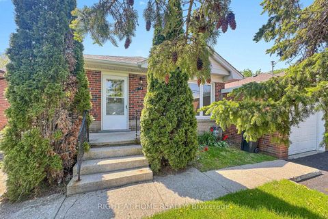 Photo 3 at 22 Lingarde Drive, Maryvale, Toronto