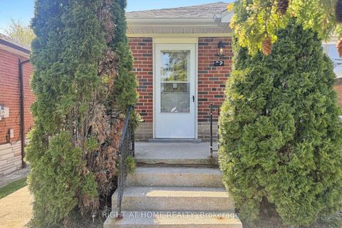 Photo 4 at 22 Lingarde Drive, Maryvale, Toronto