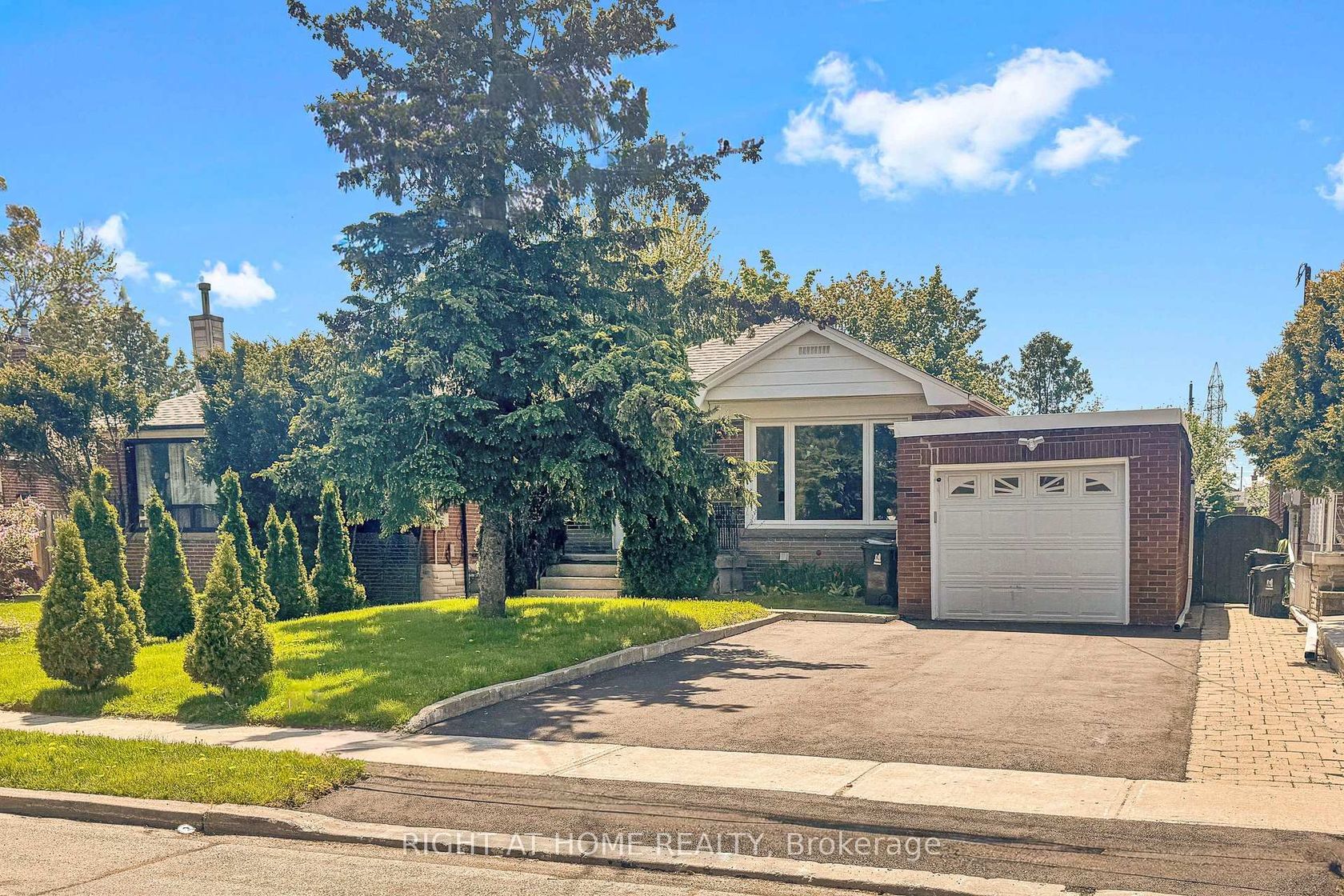 22 Lingarde Drive, Maryvale, Toronto photo 5