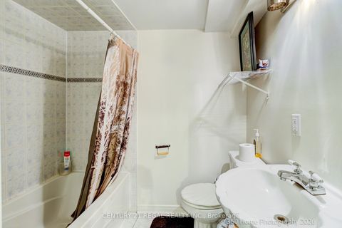 Photo 23 at 42G View Green Crescent, Clairville, Toronto