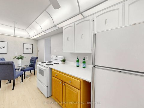 Photo 16 at 608 - 100 Canyon Avenue, Bathurst Manor, Toronto