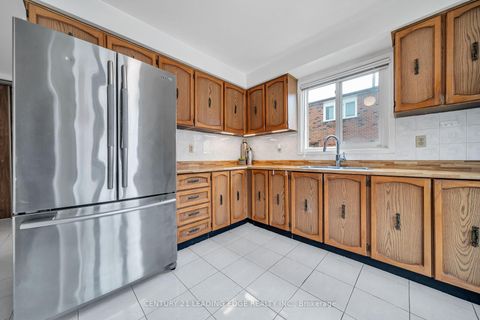 Photo 16 at 4 Treerun Avenue, Steeles, Toronto