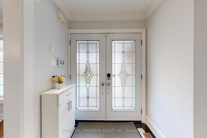 Photo 4 at 22 Lynda Mcneil Place, Middlefield, Markham
