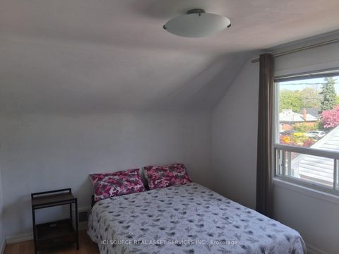 Photo 3 at 11 Ellington Drive, Maryvale, Toronto