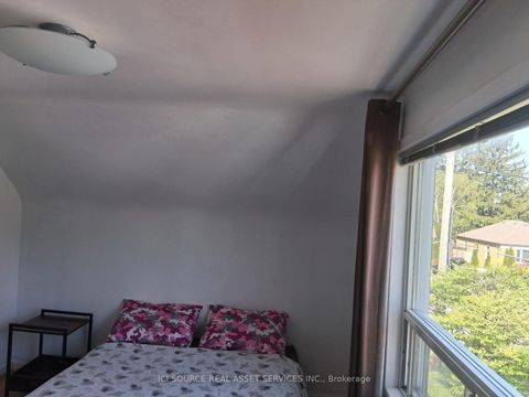 Photo 5 at 11 Ellington Drive, Maryvale, Toronto