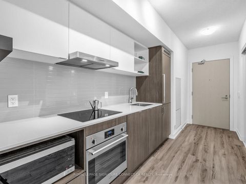 Photo 10 at 805 - 138 Downes Street, Waterfront Communities C8, Toronto
