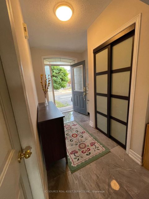 Photo 4 at 63C View Green Crescent, Clairville, Toronto