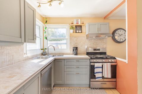 Photo 3 at 2083 Lilac Drive, Alcona, Innisfil