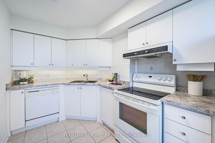 Photo 19 at 512 - 2 Rean Drive, Bayview Village, Toronto