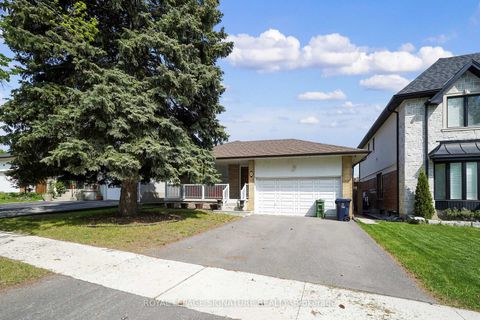 Photo 0 at 22 Hamptonbrook Drive, Richview, Toronto