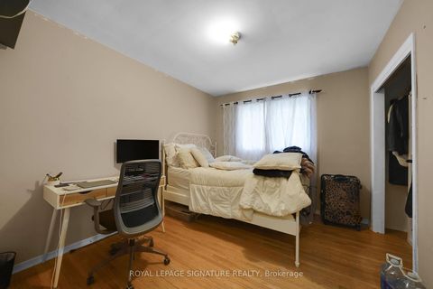 Photo 14 at 22 Hamptonbrook Drive, Richview, Toronto