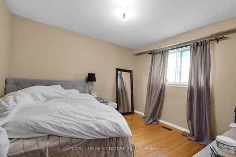 Photo 17 at 22 Hamptonbrook Drive, Richview, Toronto