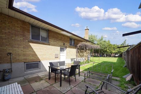 Photo 26 at 22 Hamptonbrook Drive, Richview, Toronto