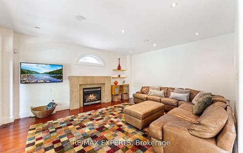 Photo 6 at 120 Riverside Drive, East Woodbridge, Vaughan