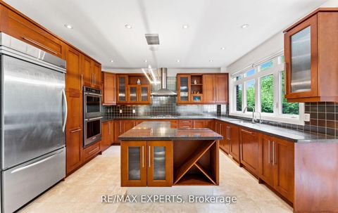 Photo 10 at 120 Riverside Drive, East Woodbridge, Vaughan