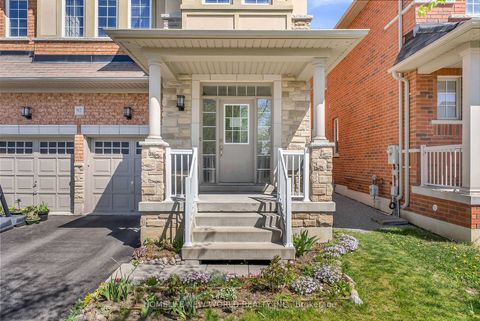 Photo 1 at 92 Estrella Crescent S, Jefferson, Richmond Hill
