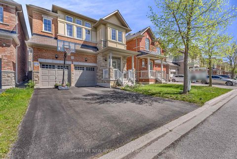 Photo 2 at 92 Estrella Crescent S, Jefferson, Richmond Hill