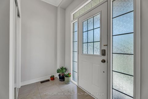 Photo 3 at 92 Estrella Crescent S, Jefferson, Richmond Hill