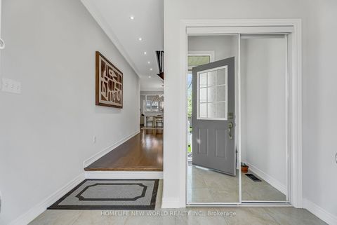 Photo 4 at 92 Estrella Crescent S, Jefferson, Richmond Hill