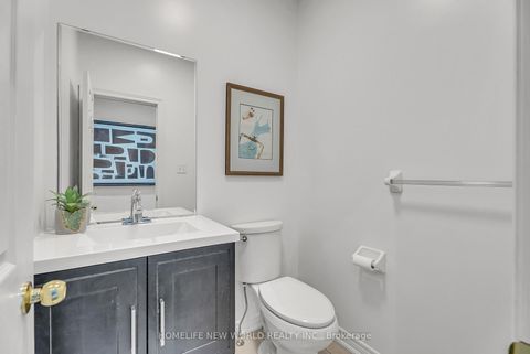 Photo 5 at 92 Estrella Crescent S, Jefferson, Richmond Hill