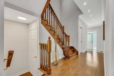 Photo 6 at 92 Estrella Crescent S, Jefferson, Richmond Hill