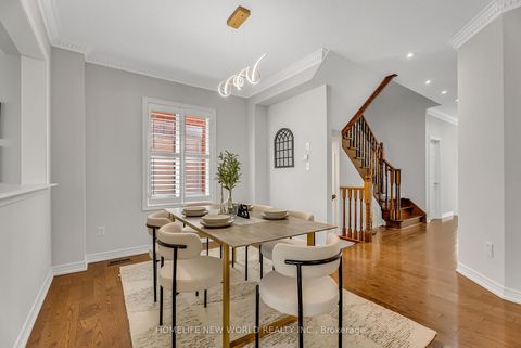 Photo 8 at 92 Estrella Crescent S, Jefferson, Richmond Hill