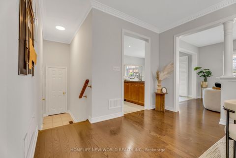 Photo 10 at 92 Estrella Crescent S, Jefferson, Richmond Hill