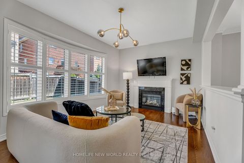 Photo 11 at 92 Estrella Crescent S, Jefferson, Richmond Hill