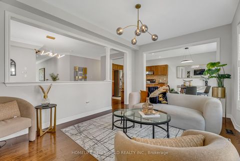 Photo 12 at 92 Estrella Crescent S, Jefferson, Richmond Hill
