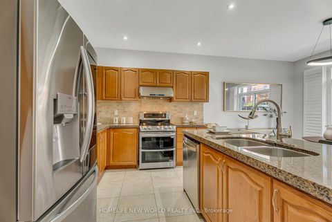 Photo 20 at 92 Estrella Crescent S, Jefferson, Richmond Hill