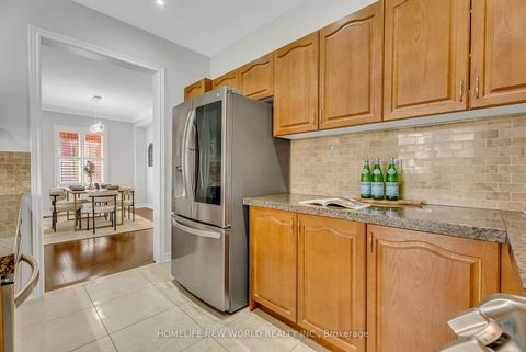 Photo 22 at 92 Estrella Crescent S, Jefferson, Richmond Hill