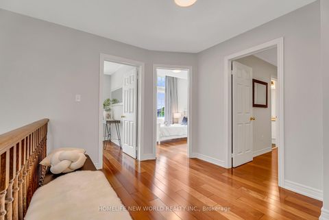 Photo 24 at 92 Estrella Crescent S, Jefferson, Richmond Hill
