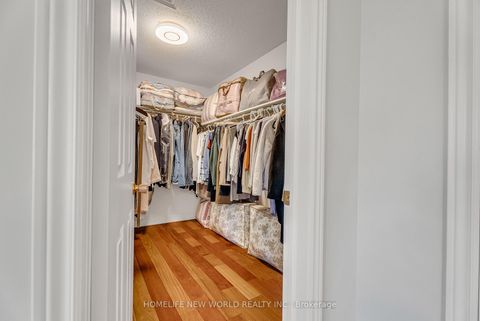 Photo 29 at 92 Estrella Crescent S, Jefferson, Richmond Hill