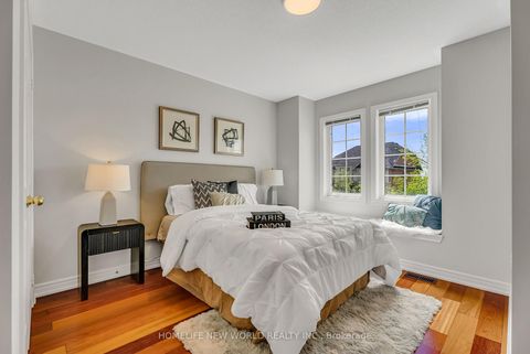 Photo 32 at 92 Estrella Crescent S, Jefferson, Richmond Hill