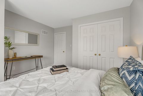 Photo 34 at 92 Estrella Crescent S, Jefferson, Richmond Hill