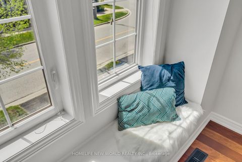 Photo 35 at 92 Estrella Crescent S, Jefferson, Richmond Hill